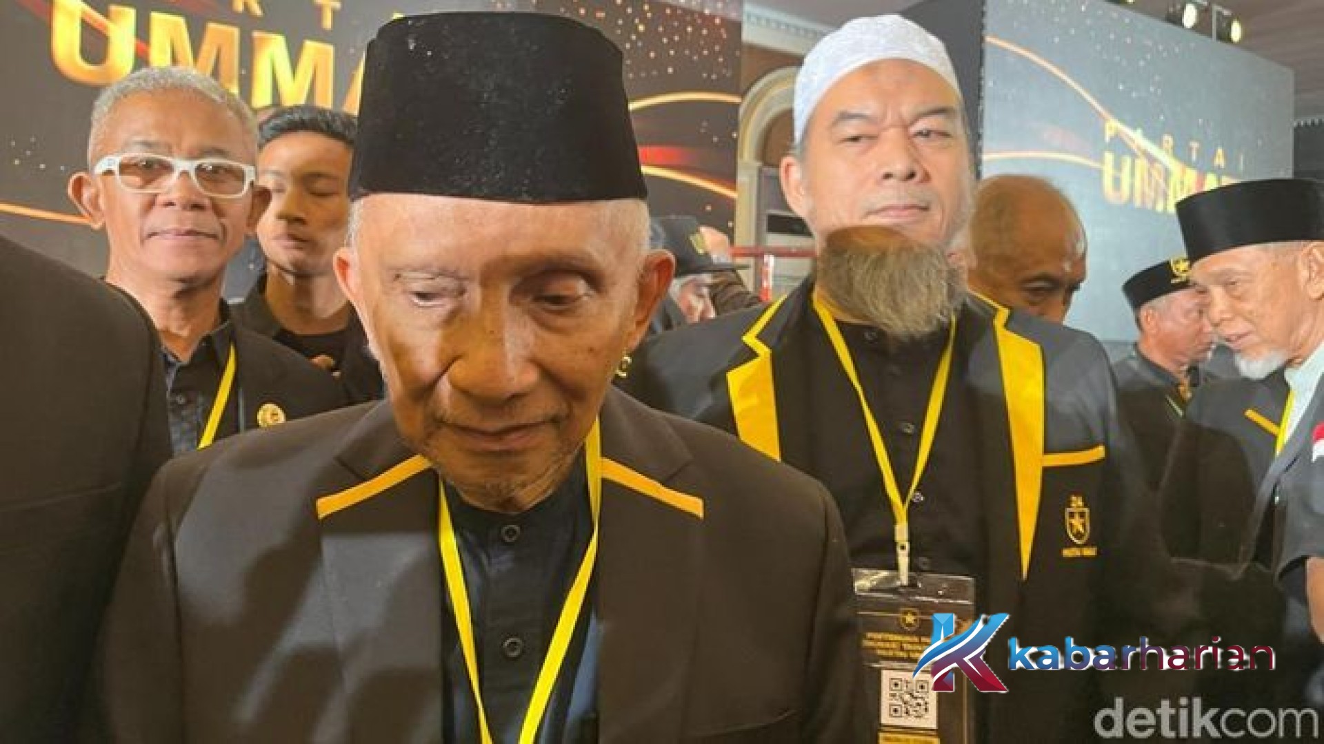 Dialektika Kekuasaan Istana: Analisis Kritik Tajam Amien Rais Terhadap Peran Seskab Teddy Indra Wijaya