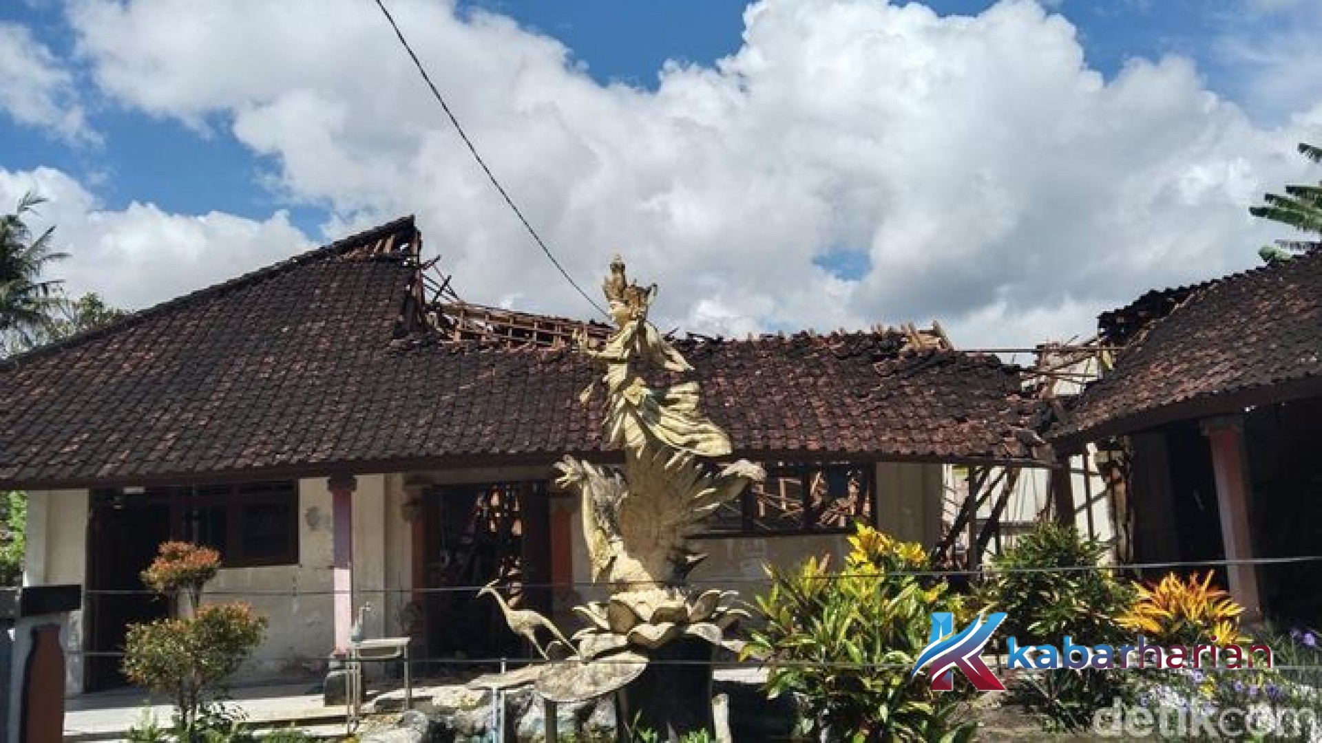 Nestapa Pendidikan di SDN 3 Sembung Gede: Antara Puing Sekolah dan Risiko Jalur Tengkorak