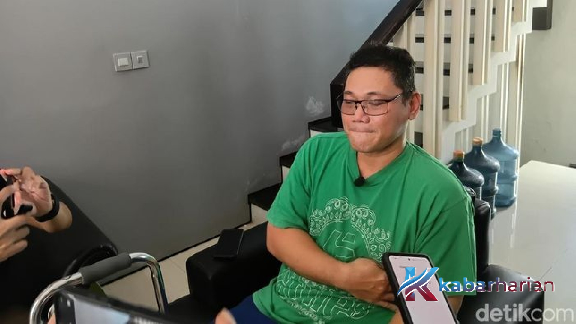 Wamenpora Taufik Hidayat Batal Jenguk Pino Bahari: Potret Solidaritas dan Perjuangan Sang Legenda Tinju Tanah Air