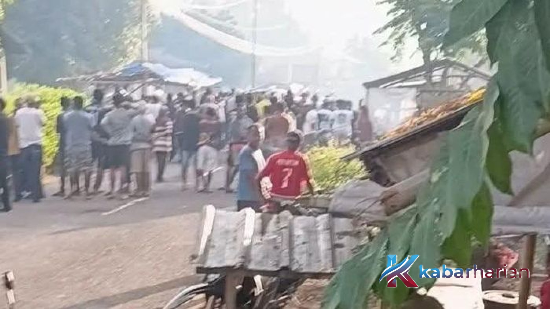 Konflik Berdarah di Adonara Timur Pecah Kembali: Enam Rumah Hangus dan Enam Warga Terkapar Akibat Peluru Rakitan