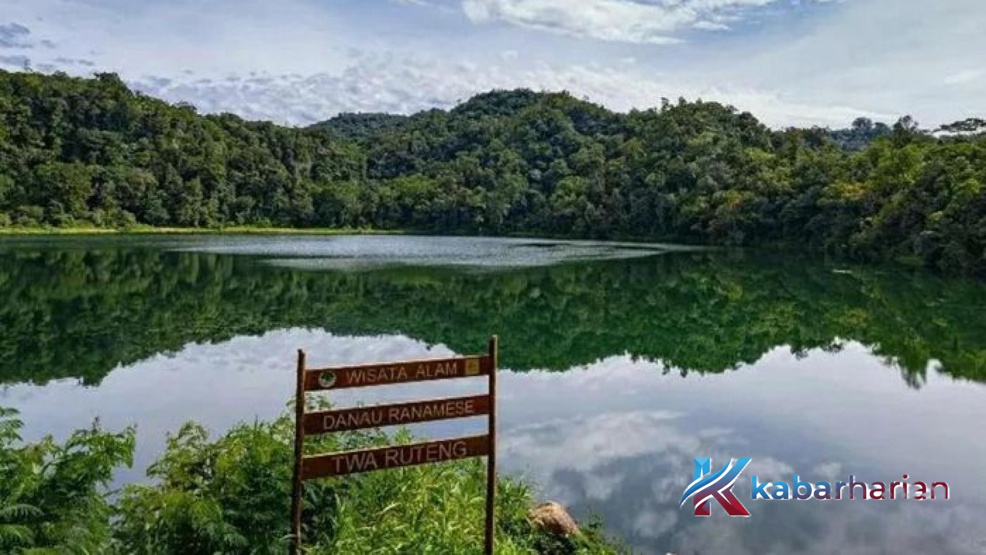 Misteri dan Pesona Danau Rana Mese: Mengapa Wisatawan Dilarang Keras Berenang di Sini?