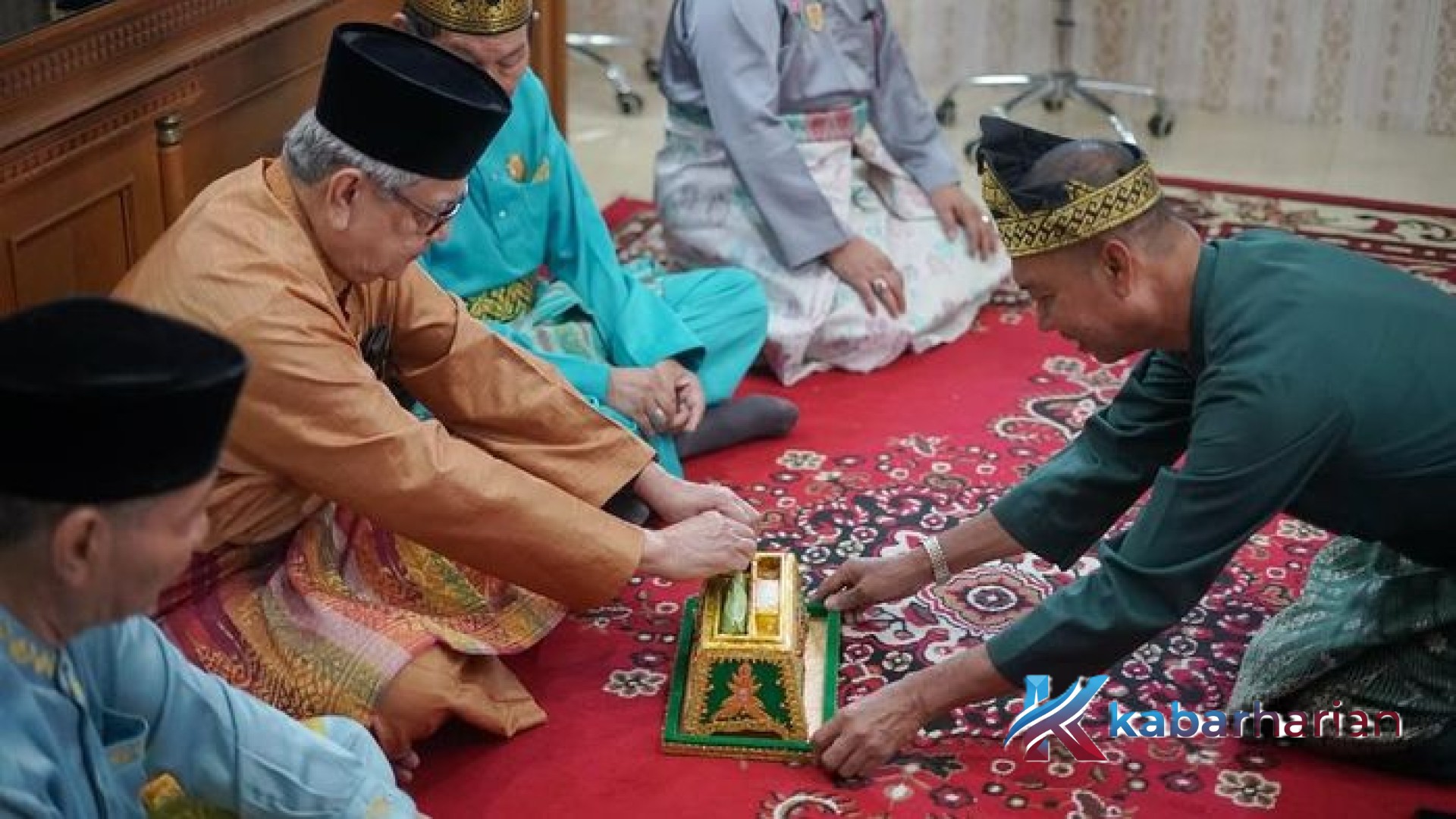 Menelusuri Kedalaman Filosofi Berkapur Sirih: Simbol Keramahan dan Jati Diri Bangsa Melayu