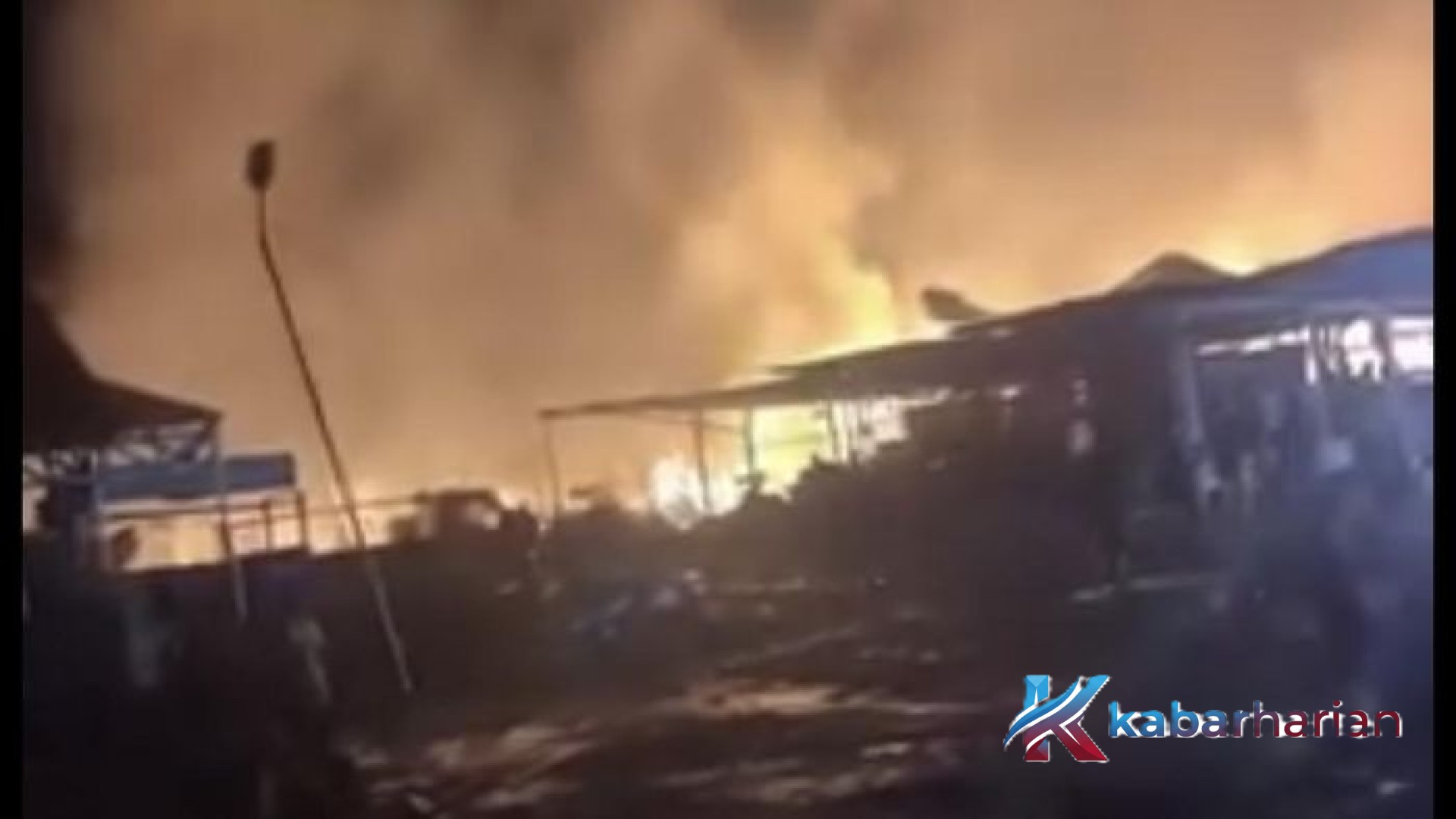 Petaka Dini Hari di Pasar Agro Enrekang: 9 Kios Ludes Terbakar, Kerugian Mencapai Rp 450 Juta
