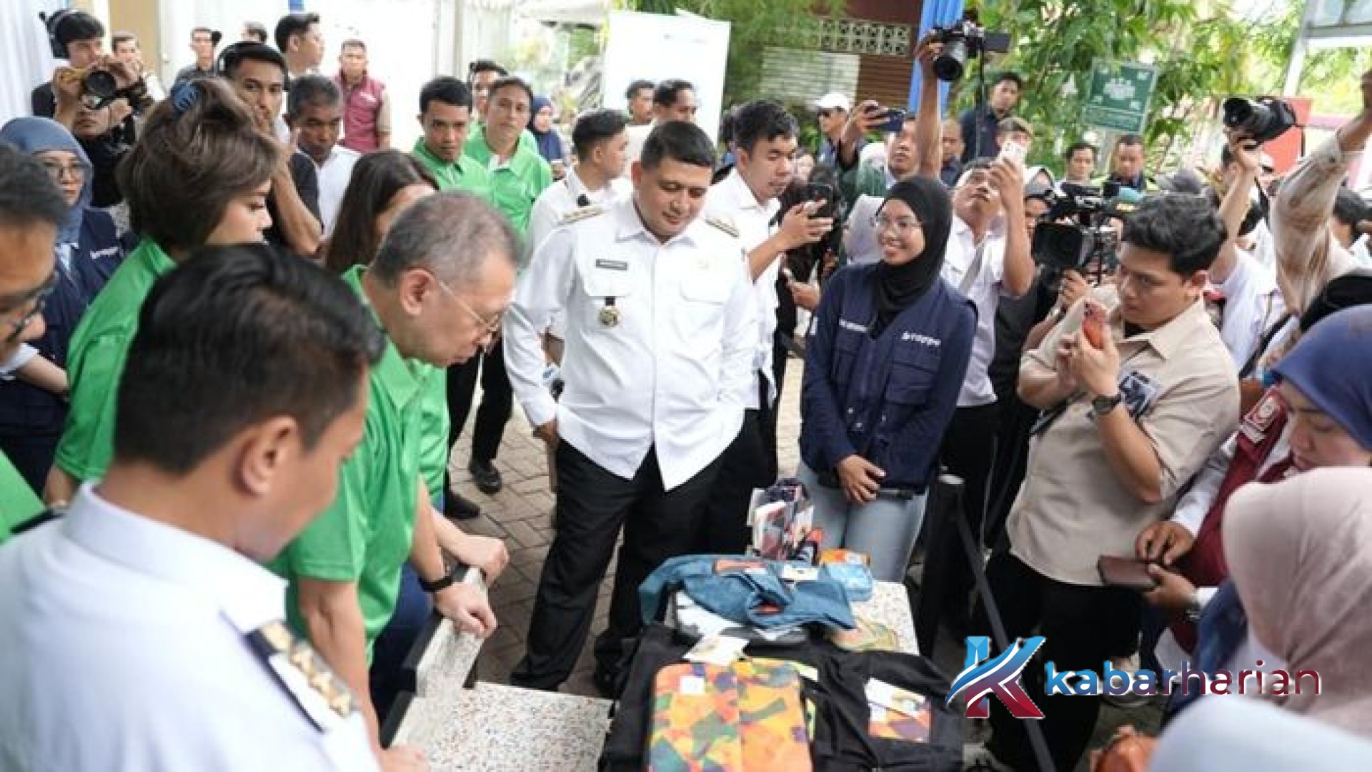 Transformasi Hijau di Tangan Perempuan Makassar: Menakar Kesuksesan Ekonomi Sirkular dari Limbah Menjadi Produk Fesyen Berkelas