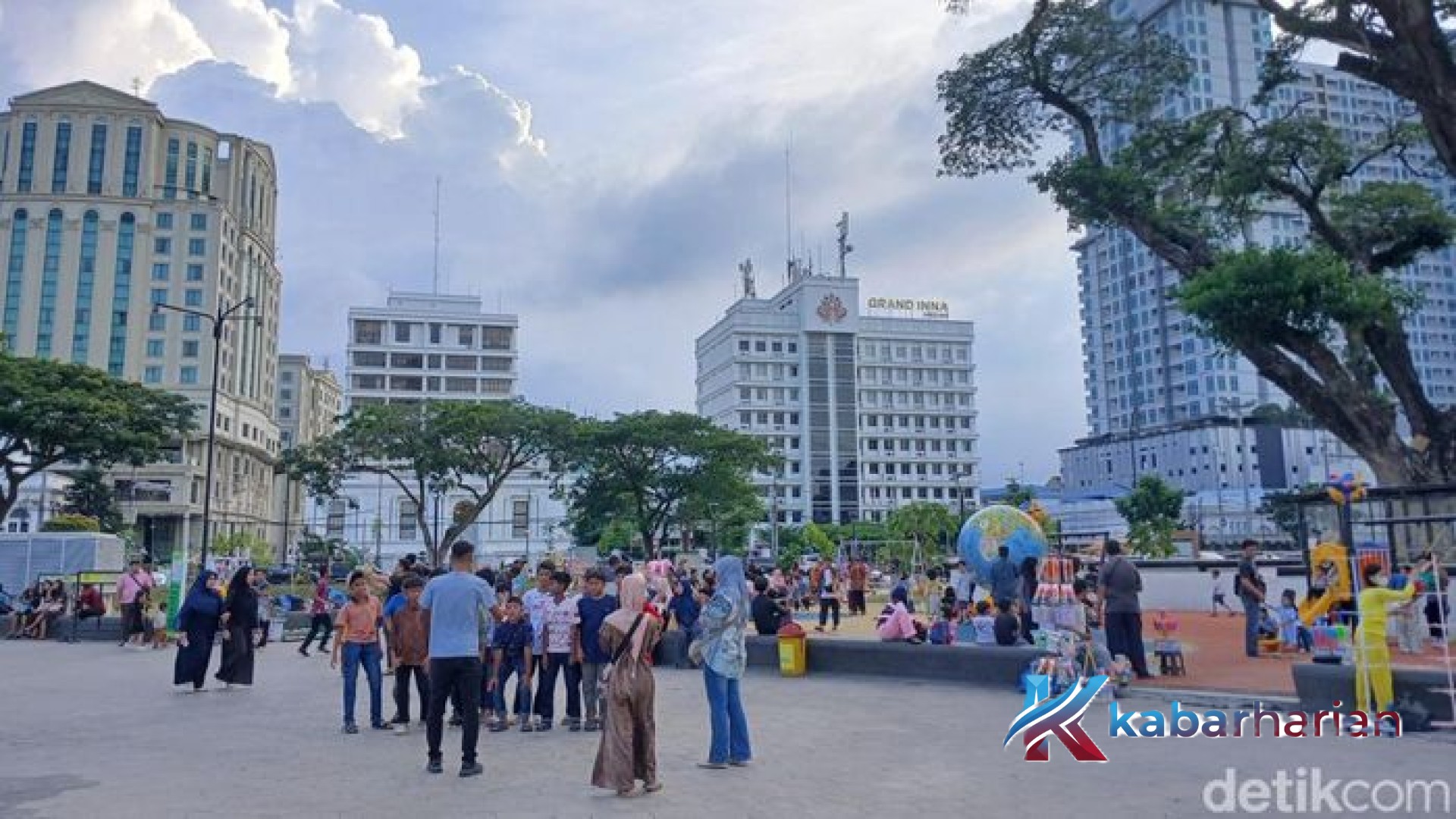 Mengintip Kemeriahan Long Weekend di Lapangan Merdeka Medan: Destinasi Favorit Warga Pencari Hiburan Murah di Tengah Kota