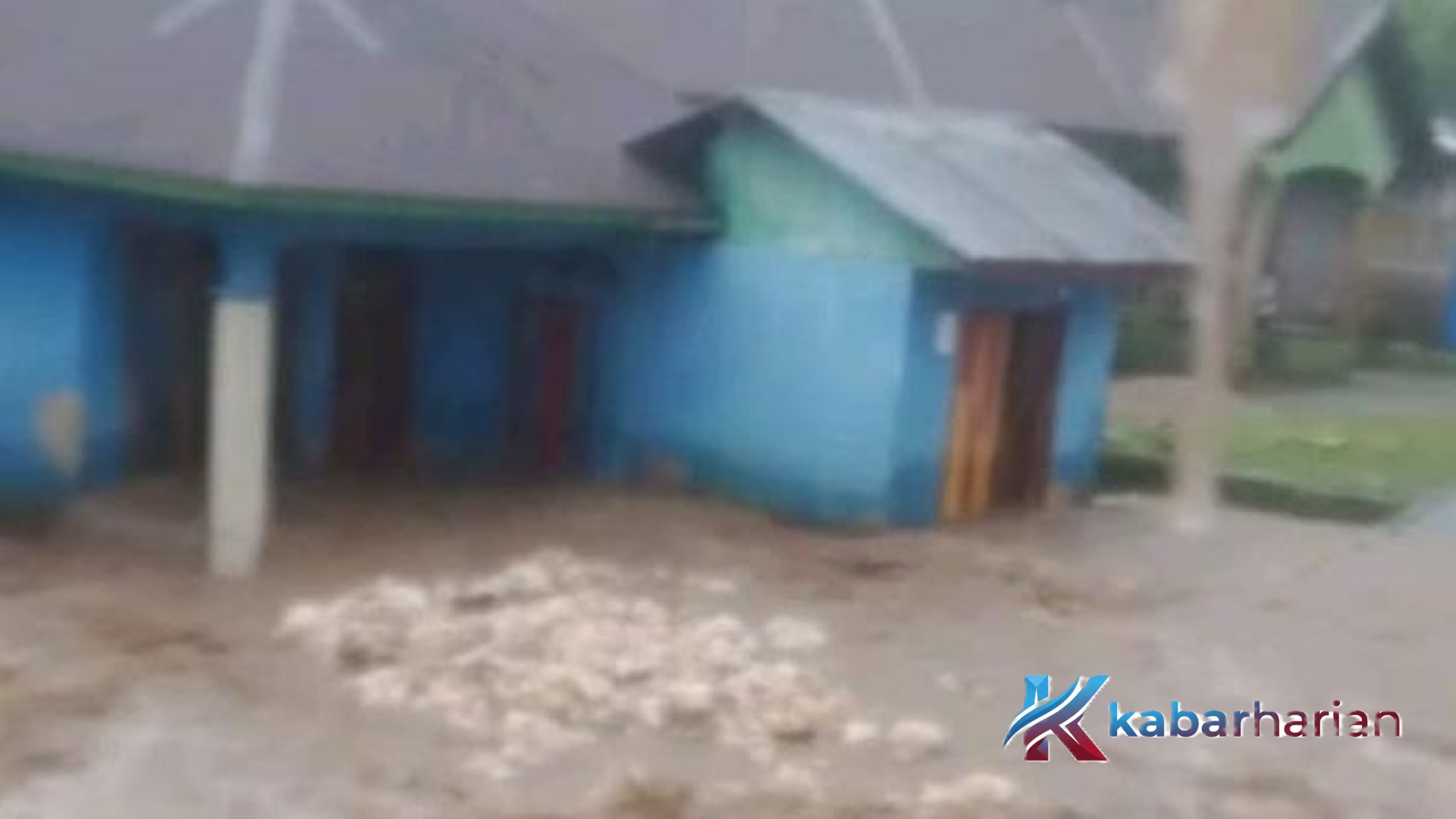 Banjir Bandang Terjang Desa Manong Manggarai: Delapan Rumah Terendam, Sembilan KK Terpaksa Mengungsi