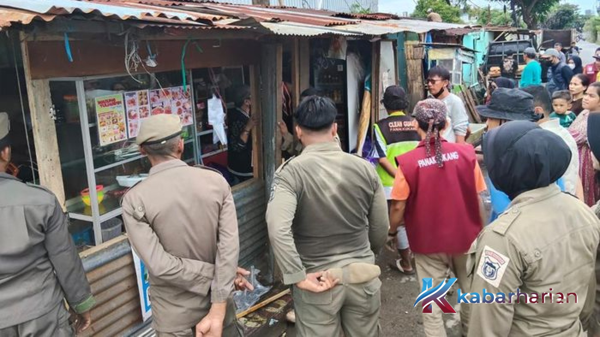 Dua Dekade Berdiri di Lahan Negara, 16 Lapak PKL Samping Tol Barawaja Makassar Akhirnya Ditertibkan