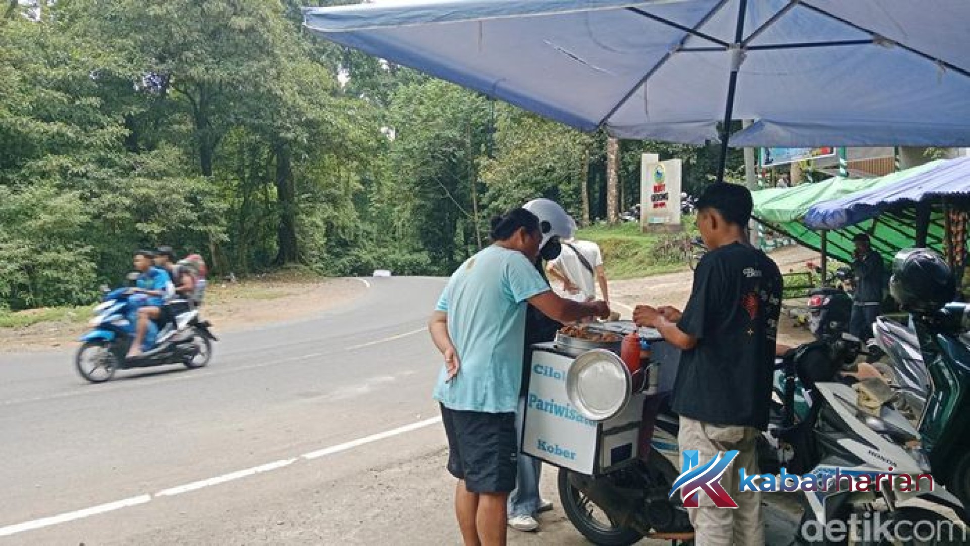 Kisah Unik Kober: Mengubah Amarah Jadi Rupiah Lewat Jualan Cilok ‘Barbar’ di Jalur Wisata Sembalun