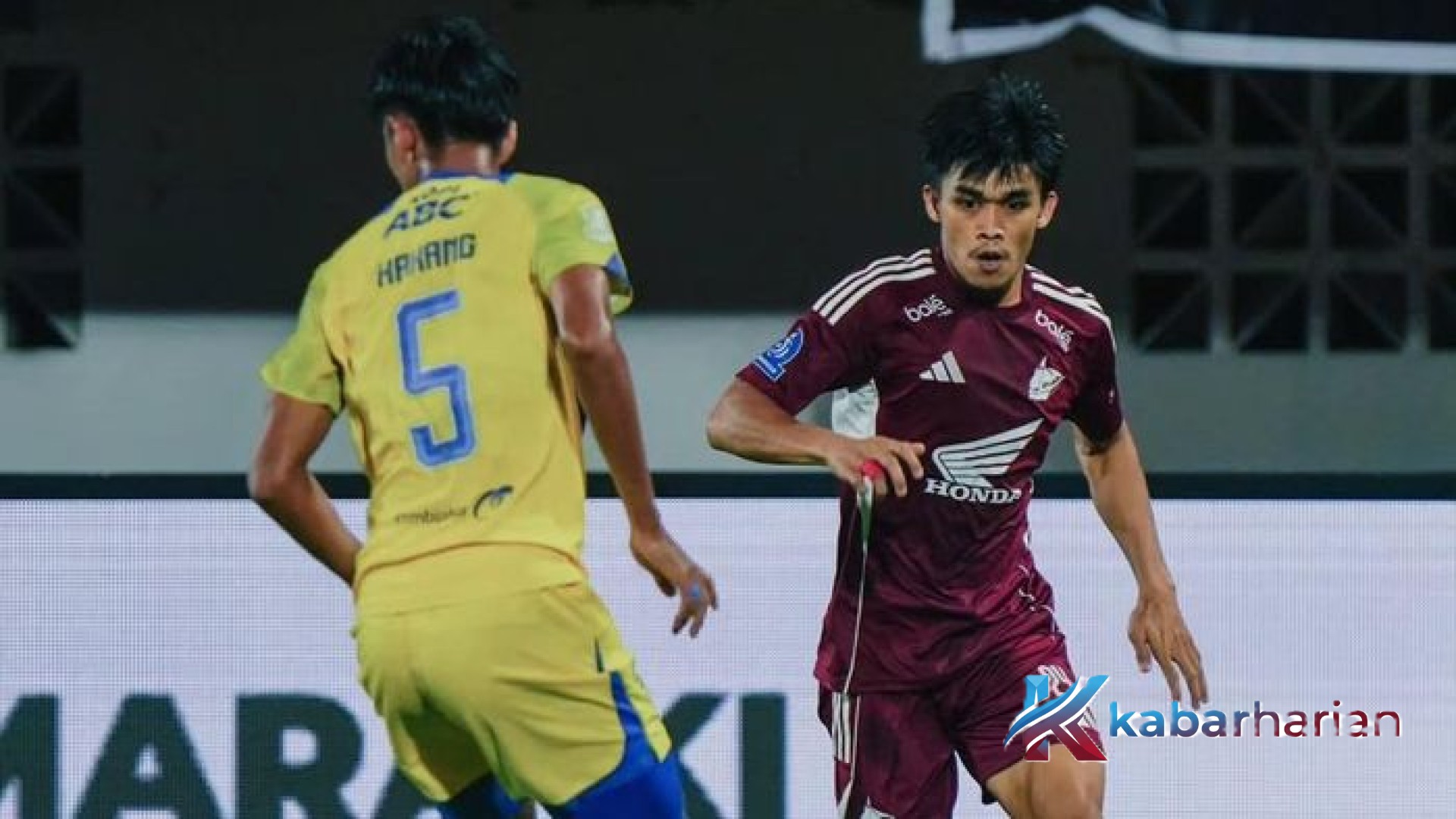 Drama di Gelora BJ Habibie: Thom Haye Bawa Persib Bandung Ungguli PSM Makassar di Babak Pertama