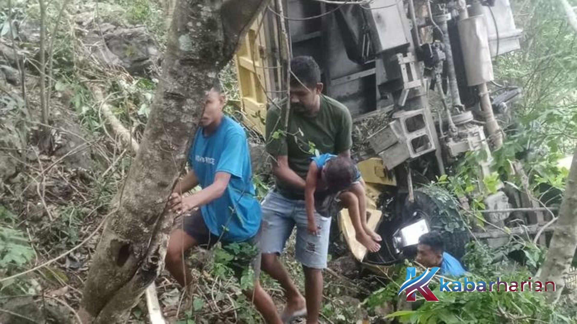 Tragedi Berdarah di Gunung Naitonis: Patah As Roda, Dump Truck Terguling hingga Merenggut Dua Nyawa di Kupang