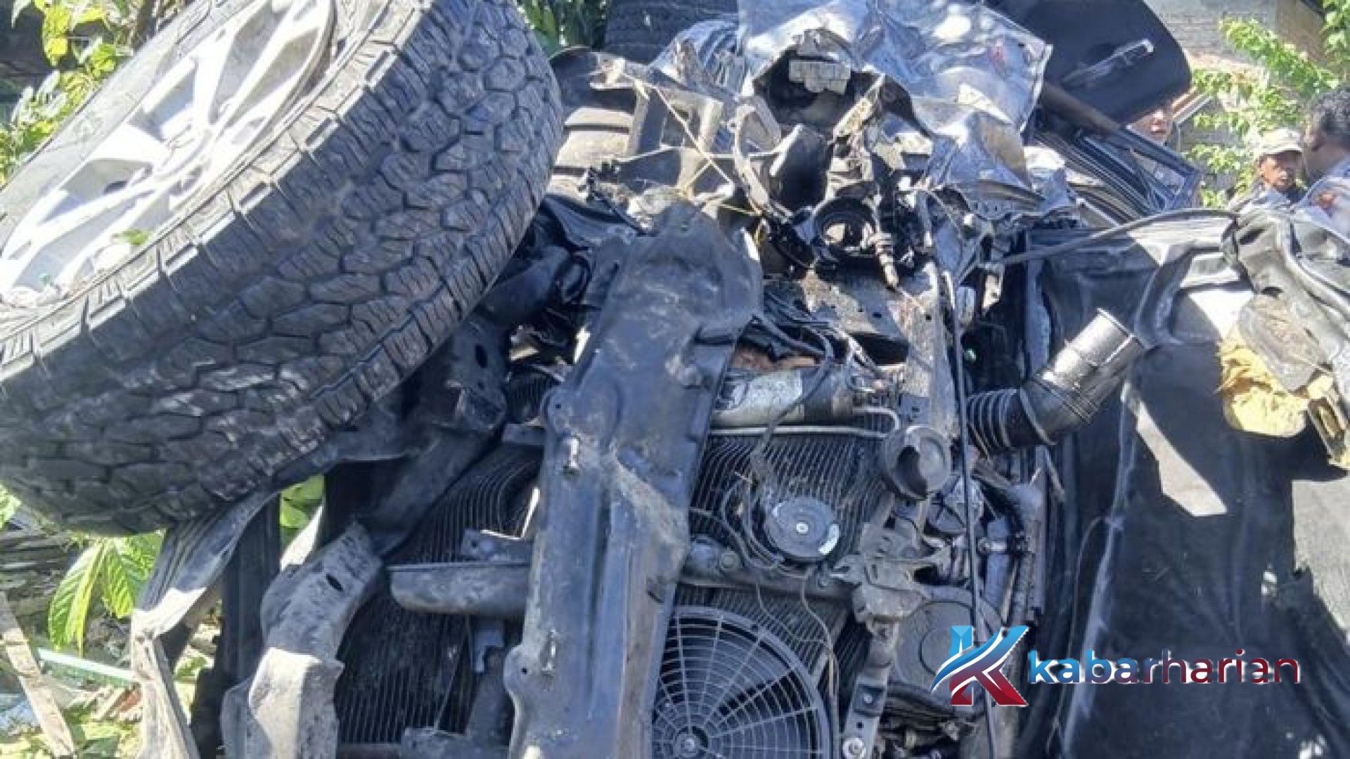 Tragedi Maut di Jalur Kereta Api Tebing Tinggi: Pajero Sport Ringsek Terhantam Kereta, Pengemudi Tutup Usia