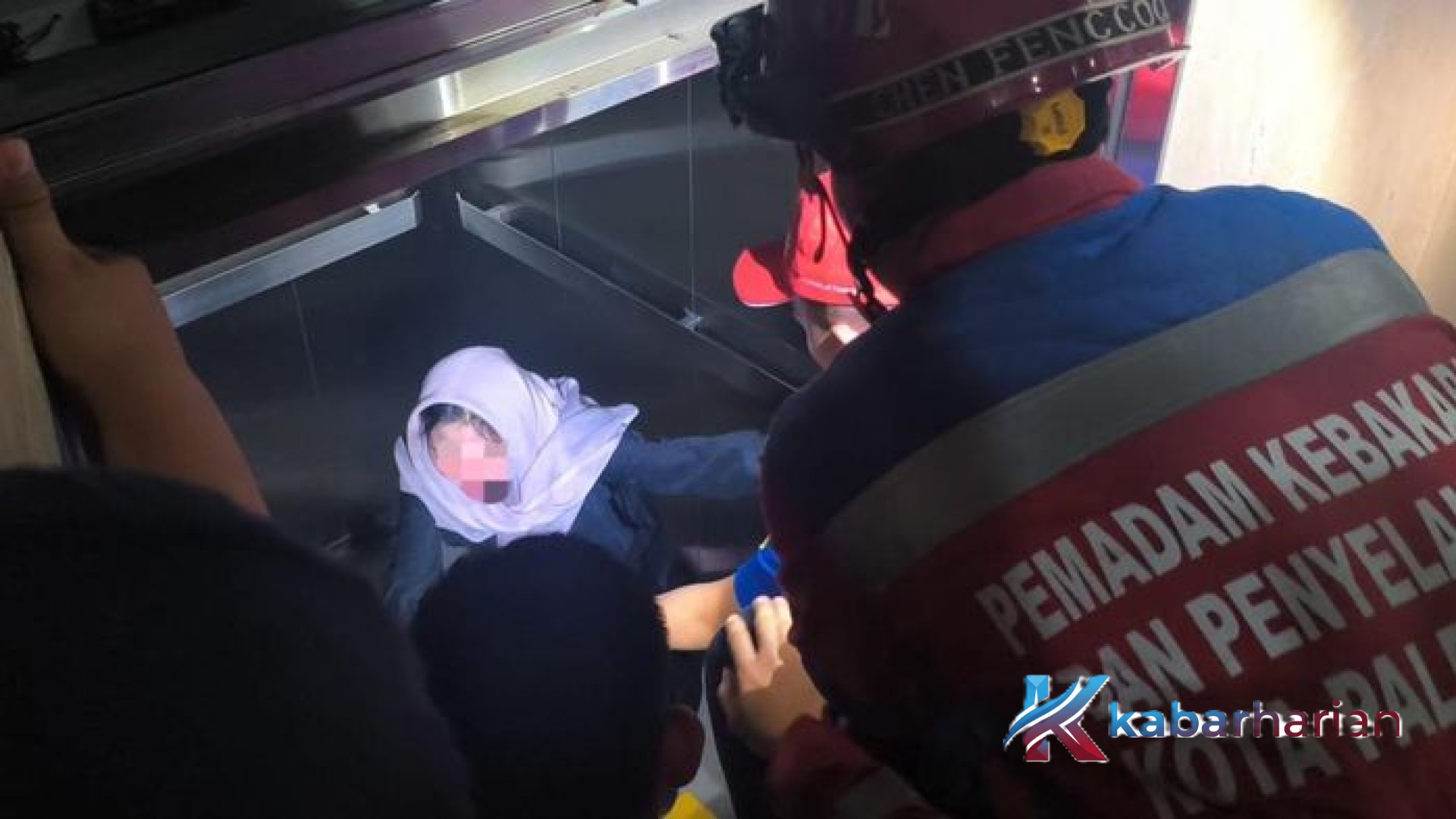 Drama 50 Menit Mencekam: Mahasiswi UMP Terjebak di Lift Saat Pemadaman Listrik Masif Melanda Palembang